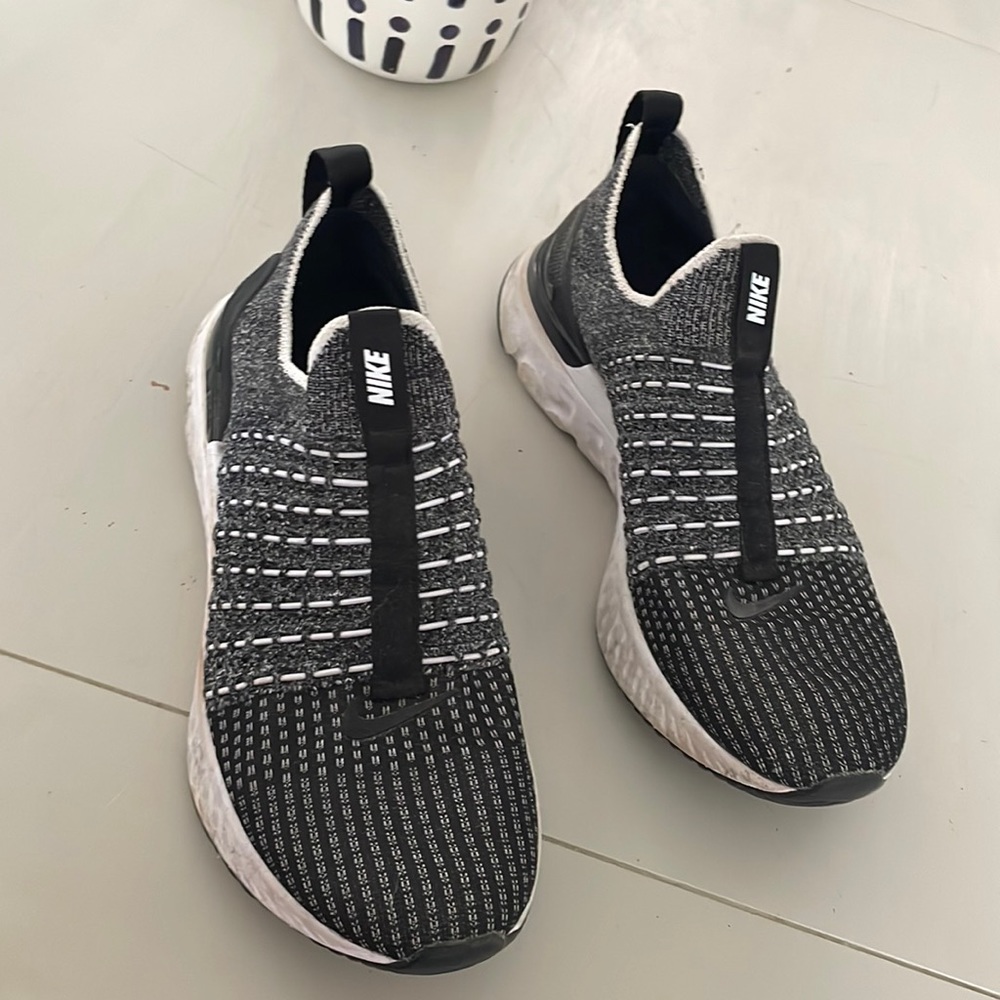 Nike react phantom run 2